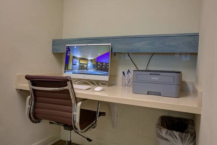 Business Center 20 of 22